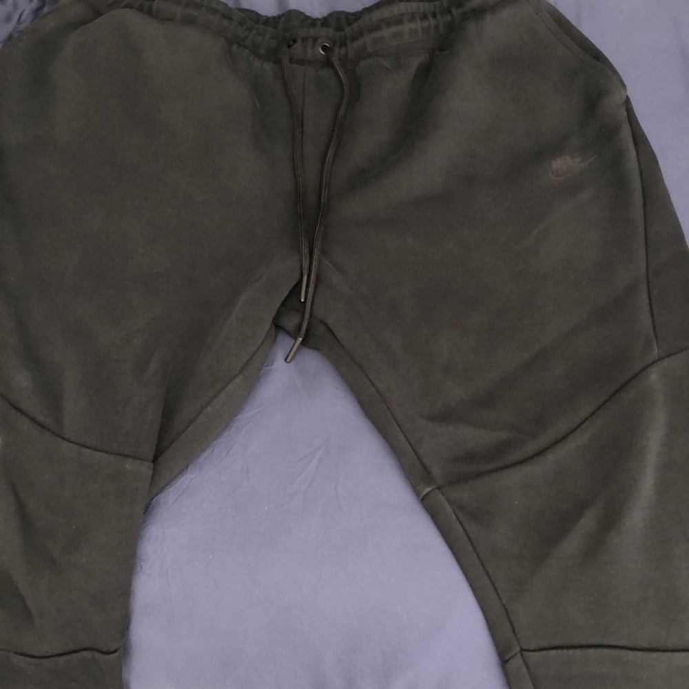 Black Nike Jogger sweatpants. Excellent condition. Only worn twice.